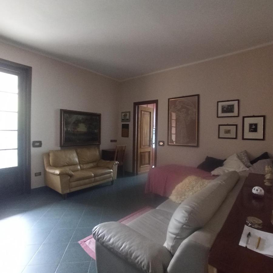 Casa Vincenzo 130 Mq Con Portico Ed Ingresso Esclusivo Dal Giardino Villa Felino Luaran gambar
