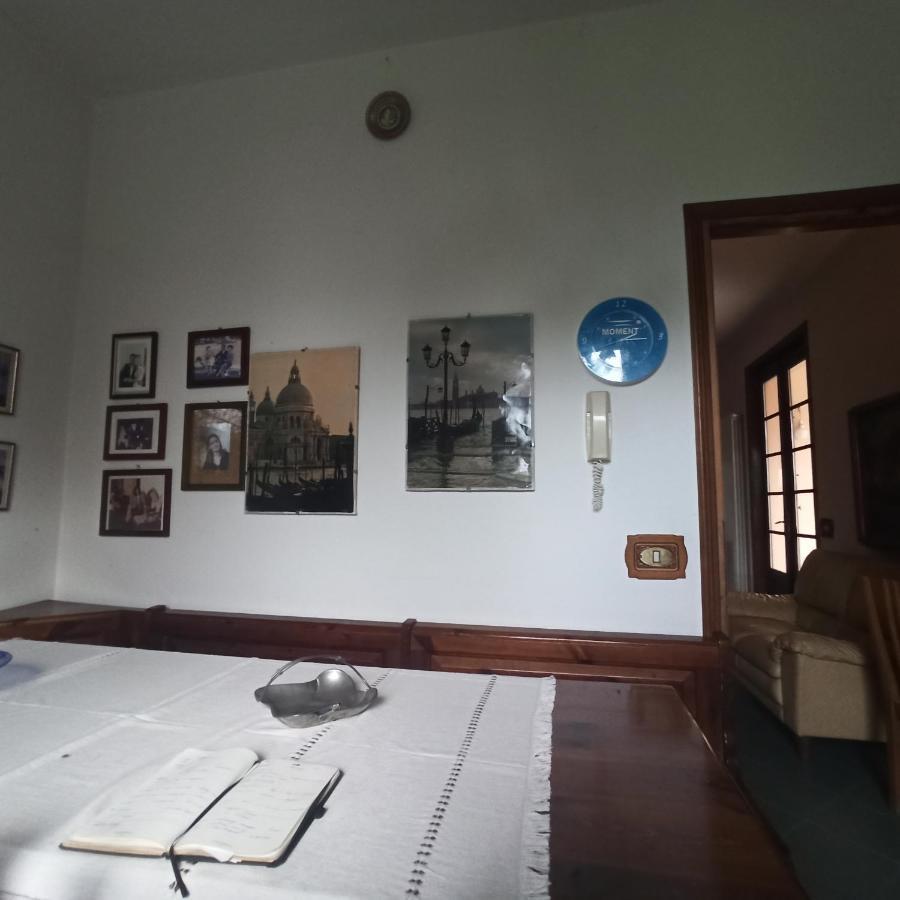 Casa Vincenzo 130 Mq Con Portico Ed Ingresso Esclusivo Dal Giardino Villa Felino Luaran gambar