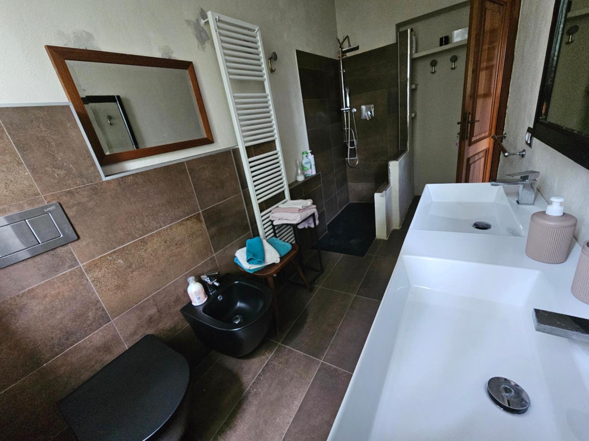 Casa Vincenzo 130 Mq Con Portico Ed Ingresso Esclusivo Dal Giardino Villa Felino Luaran gambar